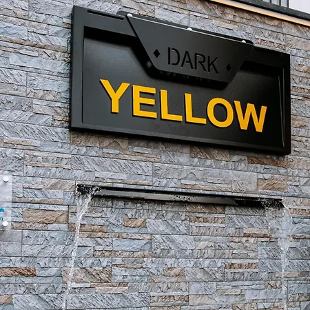 Dark Yellow Ferienhaus *