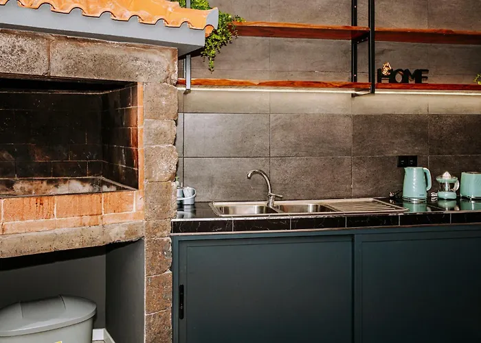 Vakantiehuis Dark Yellow Ponta do Sol (Madeira)