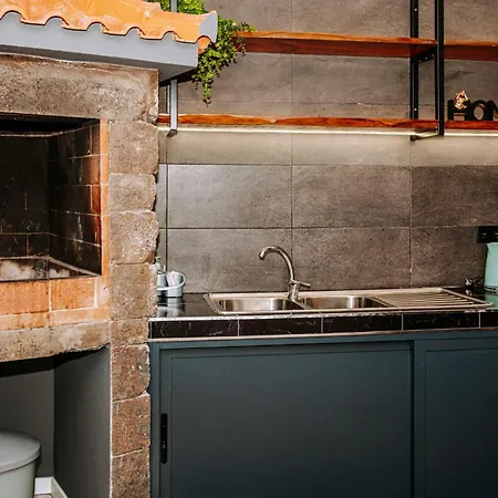 Tatil Evi Dark Yellow Ponta do Sol (Madeira)