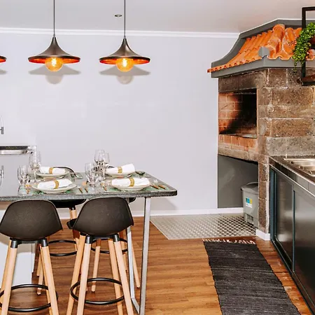 Dark Yellow Дом отдыха