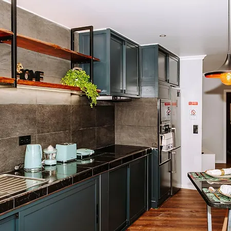 Tatil Evi Dark Yellow Ponta do Sol (Madeira)