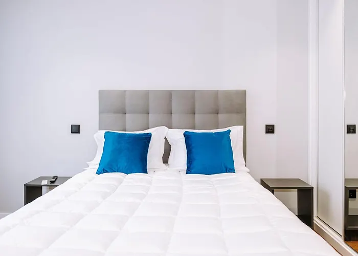 別荘 Dark Yellow ポンタ・ド・ソル